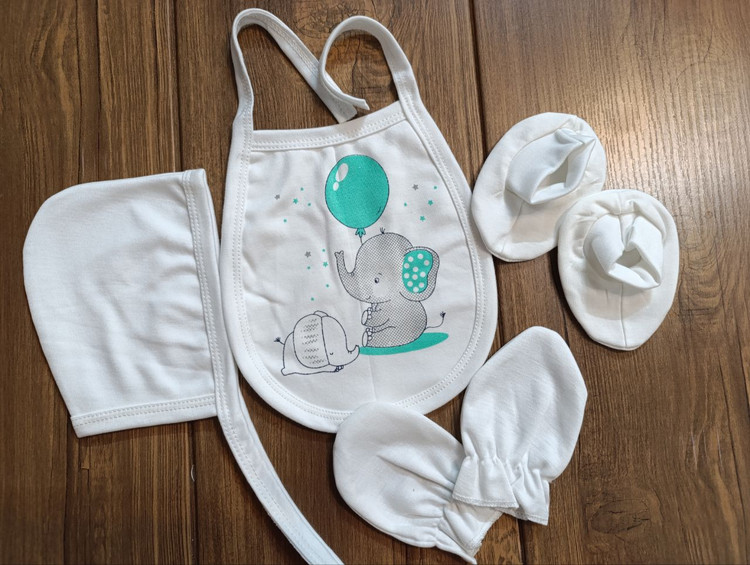 ست کلاه و پیش بند و دستکش و پاپوش نوزاد