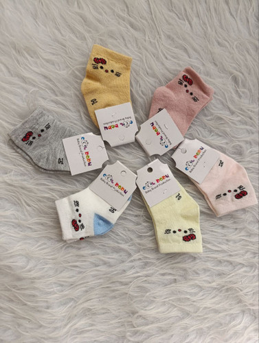 جوراب نوزادی